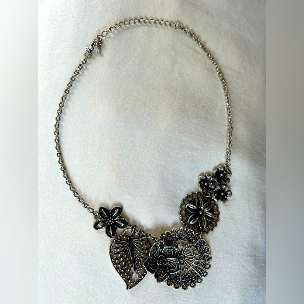 Never worn, beautiful, Premier Designs statement necklace!